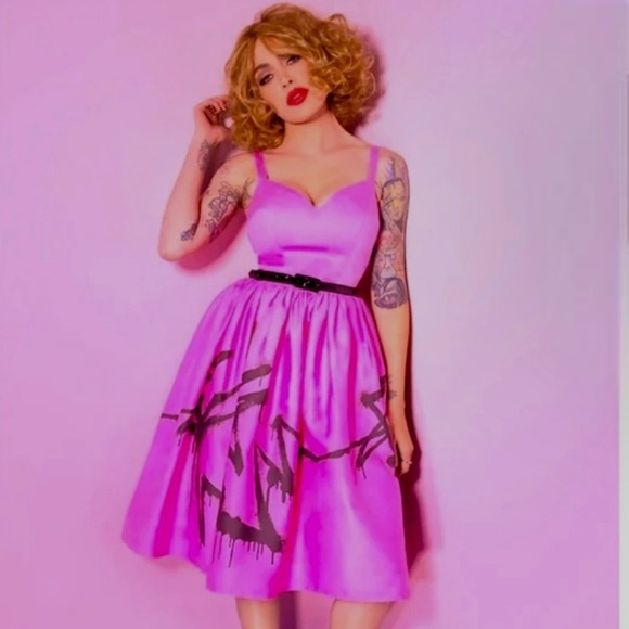 Vixen Micheline Pitt Miss Kitty Graffiti Dress NWT and belt Size 3X - Picture 3 of 3